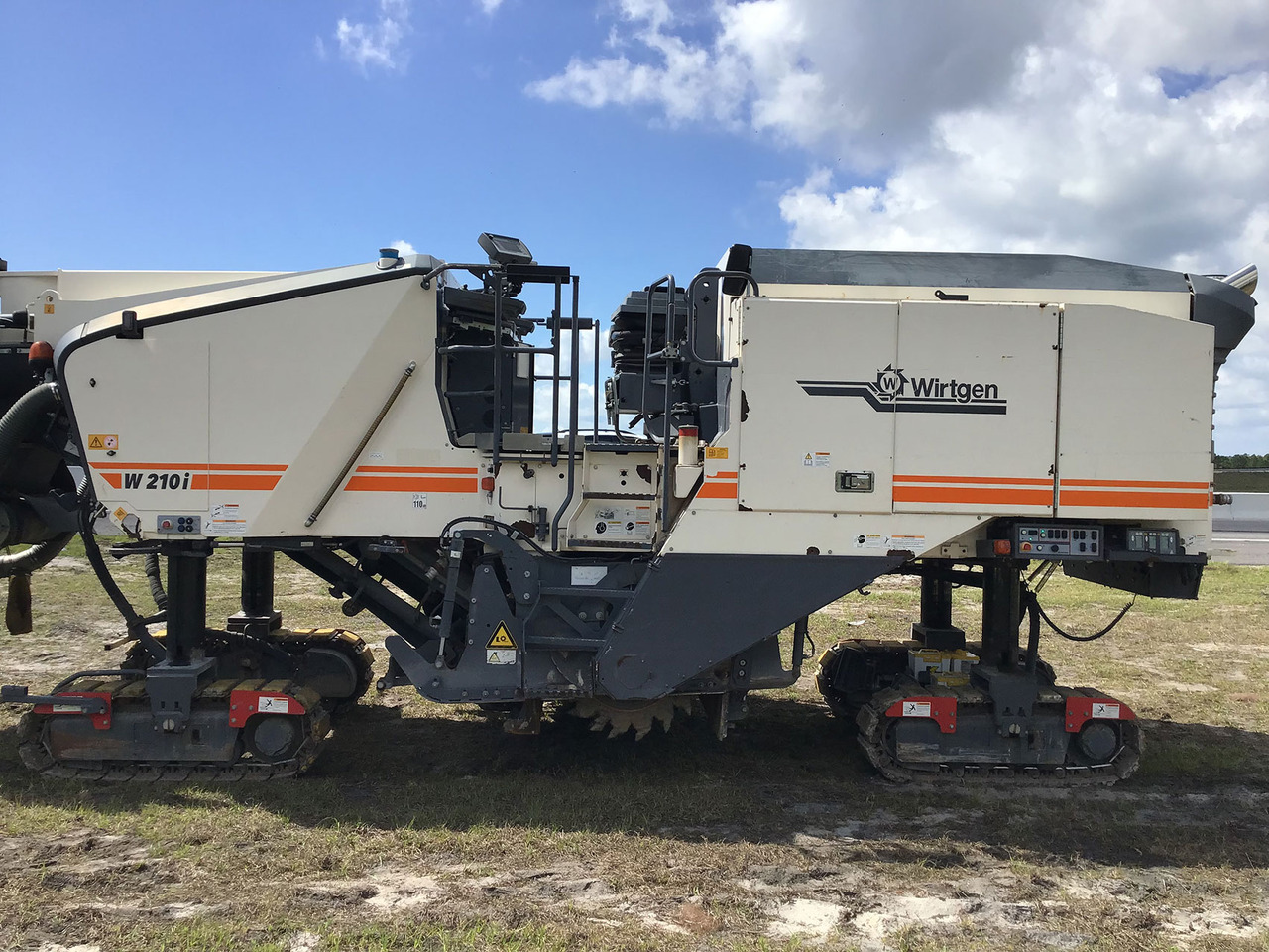 Wirtgen W 210 i - ماكينات لصقل الأسفلت: صور 2 Wirtgen W 210 i - ماكينات لصقل الأسفلت: صور 2