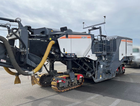 Wirtgen W 220 Fi - ماكينات لصقل الأسفلت: صور 1 Wirtgen W 220 Fi - ماكينات لصقل الأسفلت: صور 1