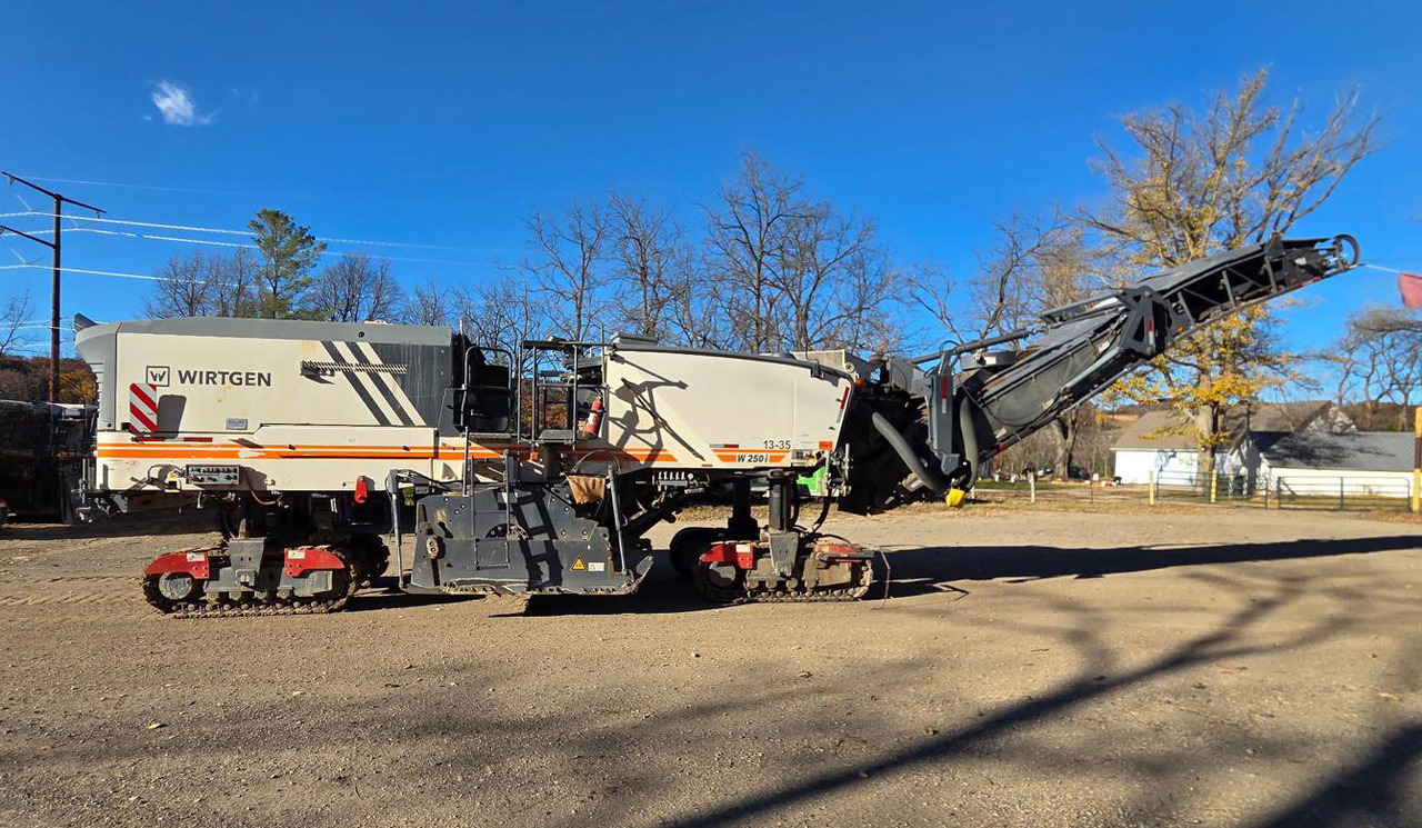 Wirtgen W 250 I - ماكينات لصقل الأسفلت: صور 2 Wirtgen W 250 I - ماكينات لصقل الأسفلت: صور 2