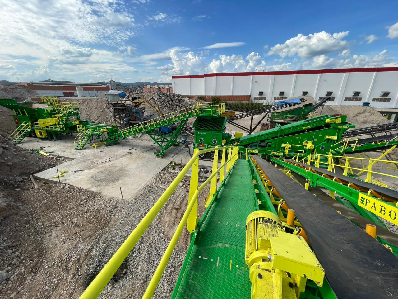 FABO Mobile crusher - كسارة متحركه: صور 5 FABO Mobile crusher - كسارة متحركه: صور 5