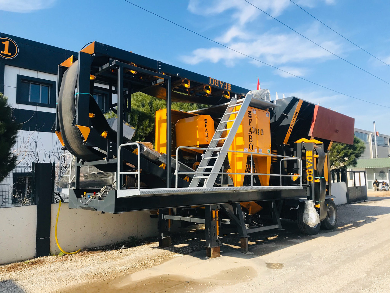 FABO Mobile crusher - كسارة متحركه: صور 2 FABO Mobile crusher - كسارة متحركه: صور 2