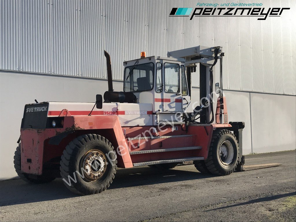 Svetruck Gabelstapler 25120-45 drehbarer Fahrersitz - رافعة شوكية ديزل: صور 3 Svetruck Gabelstapler 25120-45 drehbarer Fahrersitz - رافعة شوكية ديزل: صور 3