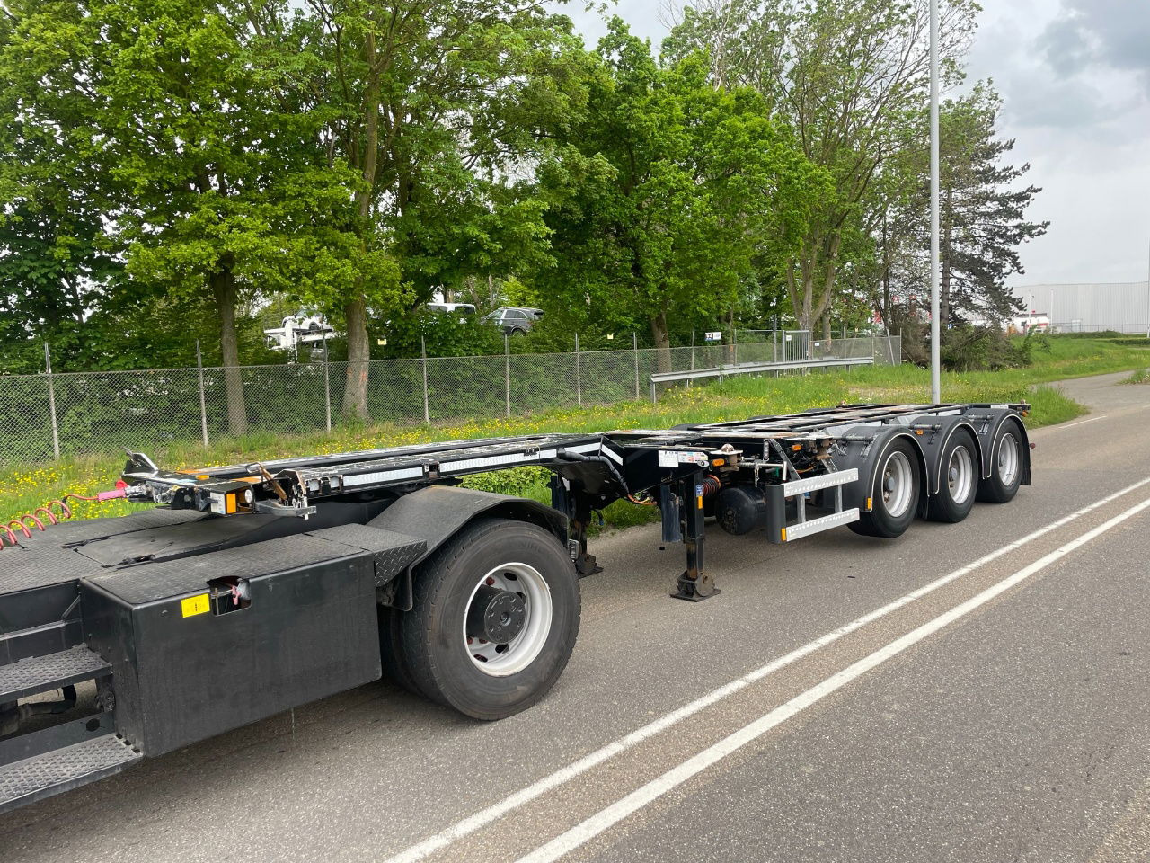 Broshuis Mfcc 20-30-40-45 FT HC / Disc brakes / Lifting axle / led / NL trailer/ - شاحنات الحاويات / جسم علوي قابل للتغيير نصف مقطورة: صور 1 Broshuis Mfcc 20-30-40-45 FT HC / Disc brakes / Lifting axle / led / NL trailer/ - شاحنات الحاويات / جسم علوي قابل للتغيير نصف مقطورة: صور 1
