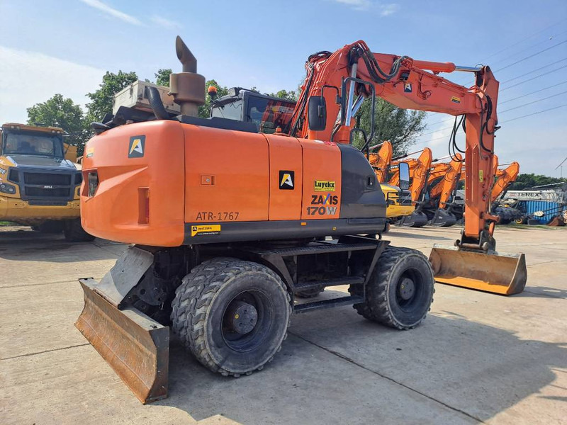 Hitachi ZX170W-5B - حفارة على عجلات: صور 4 Hitachi ZX170W-5B - حفارة على عجلات: صور 4