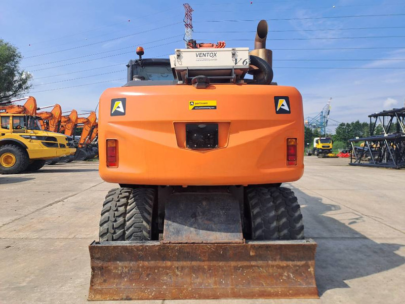 Hitachi ZX170W-5B - حفارة على عجلات: صور 3 Hitachi ZX170W-5B - حفارة على عجلات: صور 3