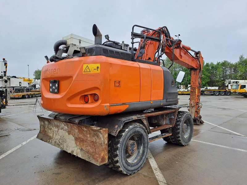 Hitachi ZX170W-6-2P - حفارة على عجلات: صور 4 Hitachi ZX170W-6-2P - حفارة على عجلات: صور 4