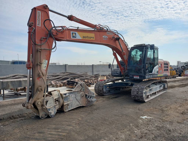 Hitachi ZX220 LC (Abu Dhabi) - حفارات زحافة: صور 5 Hitachi ZX220 LC (Abu Dhabi) - حفارات زحافة: صور 5