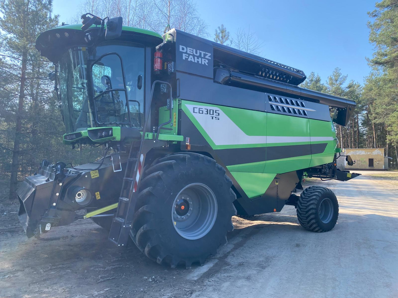 DEUTZ FAHR C6305 TS with DH630R NEW/UNUSED - آلة حصاد: صور 1 DEUTZ FAHR C6305 TS with DH630R NEW/UNUSED - آلة حصاد: صور 1