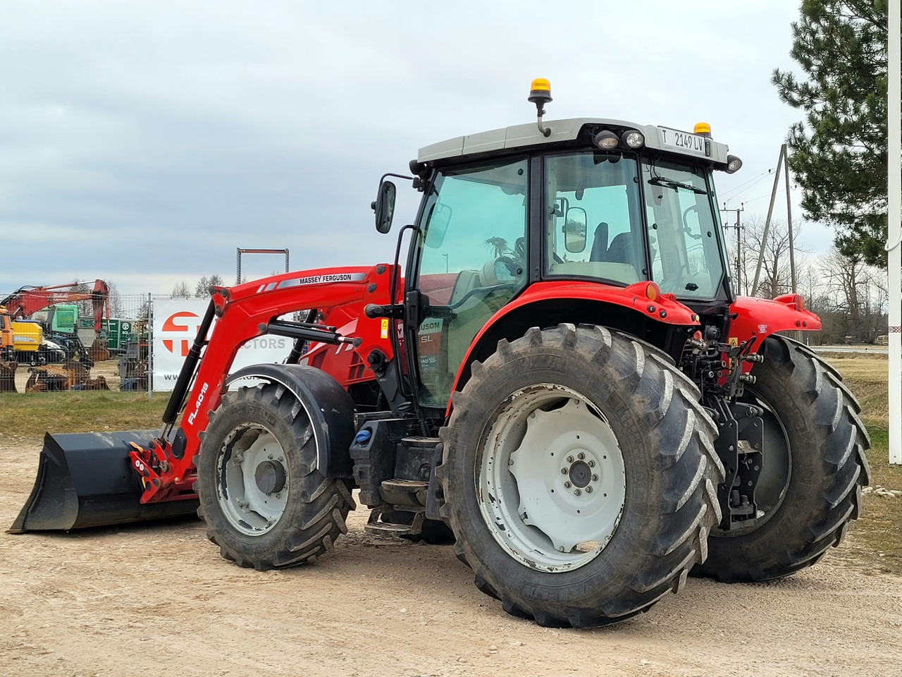 Massey Ferguson 5711 Dyna 4 - جرار: صور 4 Massey Ferguson 5711 Dyna 4 - جرار: صور 4
