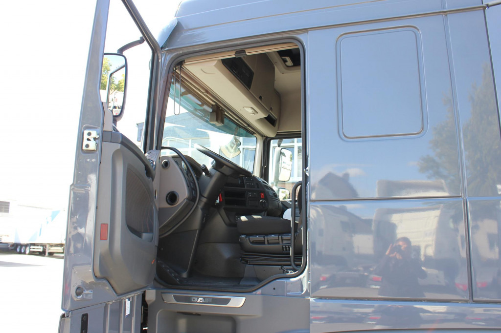 Daf XF 530 SC Retarder ACC LDWS Kühlbox Vollspoiler - شاحنة جرار: صور 3 Daf XF 530 SC Retarder ACC LDWS Kühlbox Vollspoiler - شاحنة جرار: صور 3