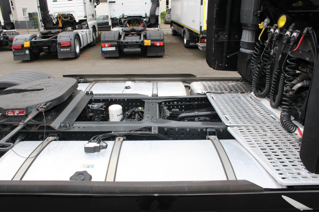 Iveco S-Way 480 Retarder Standklima 2Tanks Navi LED - شاحنة جرار: صور 2 Iveco S-Way 480 Retarder Standklima 2Tanks Navi LED - شاحنة جرار: صور 2