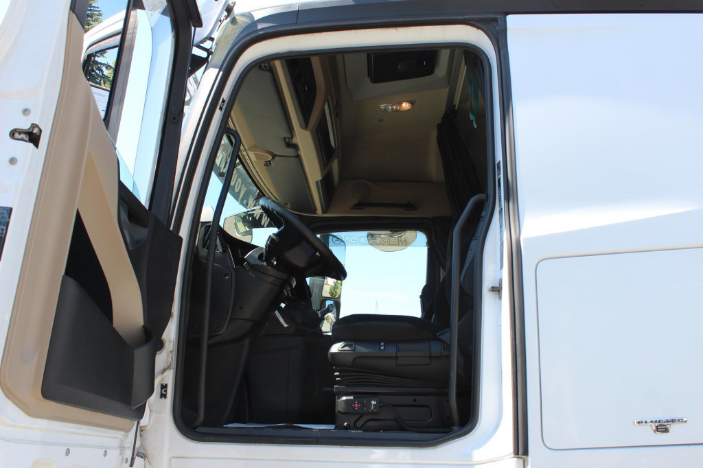 Mercedes-Benz Actros 1845 E6 ACC LDW Vollspoiler - شاحنة جرار: صور 3 Mercedes-Benz Actros 1845 E6 ACC LDW Vollspoiler - شاحنة جرار: صور 3