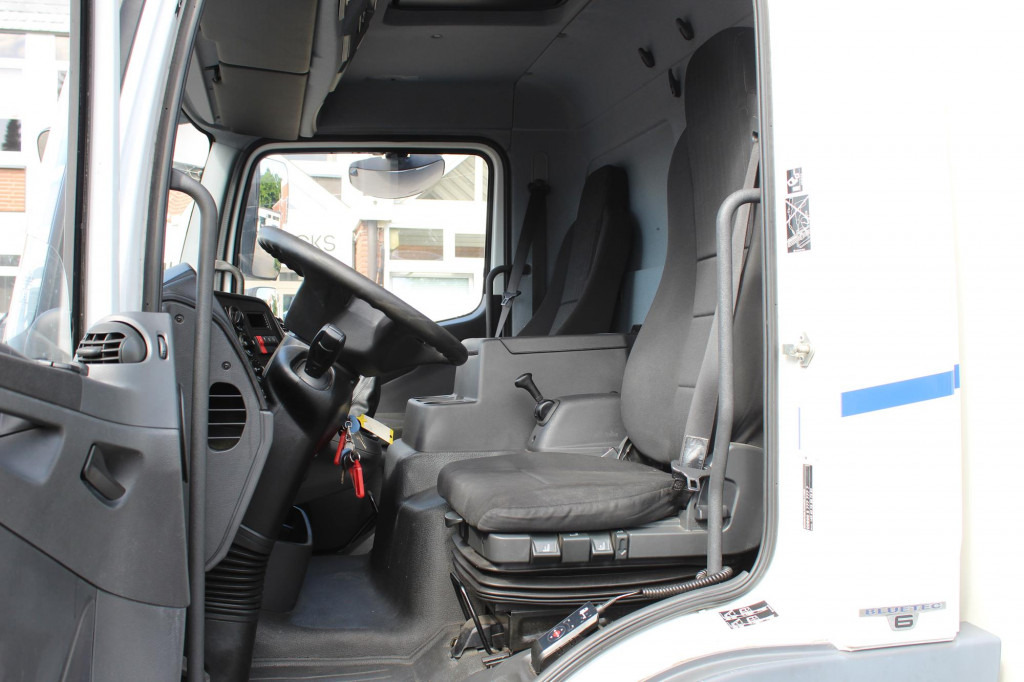 Mercedes-Benz Atego 1221 E6 Koffer Klima LDW Schalter LBW - شاحنة: صور 5 Mercedes-Benz Atego 1221 E6 Koffer Klima LDW Schalter LBW - شاحنة: صور 5
