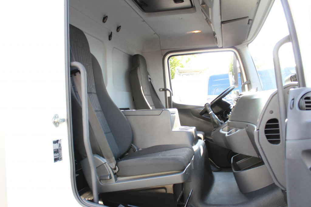 Mercedes-Benz Atego 818 E6 Koffer 6m Klima LDW Schalter LBW - الشاحنات الصغيرة صندوق مغلق: صور 3 Mercedes-Benz Atego 818 E6 Koffer 6m Klima LDW Schalter LBW - الشاحنات الصغيرة صندوق مغلق: صور 3