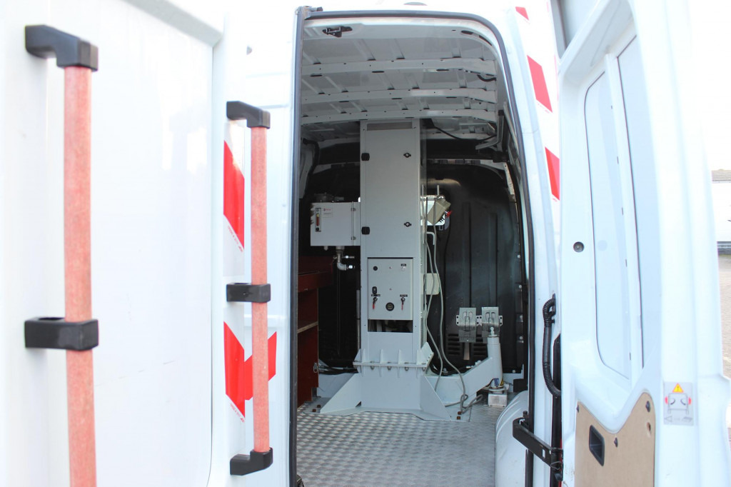 Renault Master Comilev 100TF1 10m Klima nur 167h HU-UVV - مصاعد الازدهار محمولة على شاحنة: صور 4 Renault Master Comilev 100TF1 10m Klima nur 167h HU-UVV - مصاعد الازدهار محمولة على شاحنة: صور 4