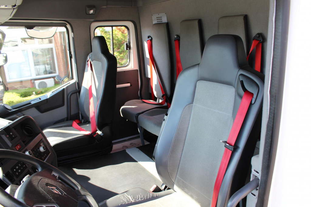 Renault T 430 E6   6 Sitze  Ex- Fahrschule  nur 64Tkm ! - شاحنة جرار: صور 5 Renault T 430 E6   6 Sitze  Ex- Fahrschule  nur 64Tkm ! - شاحنة جرار: صور 5