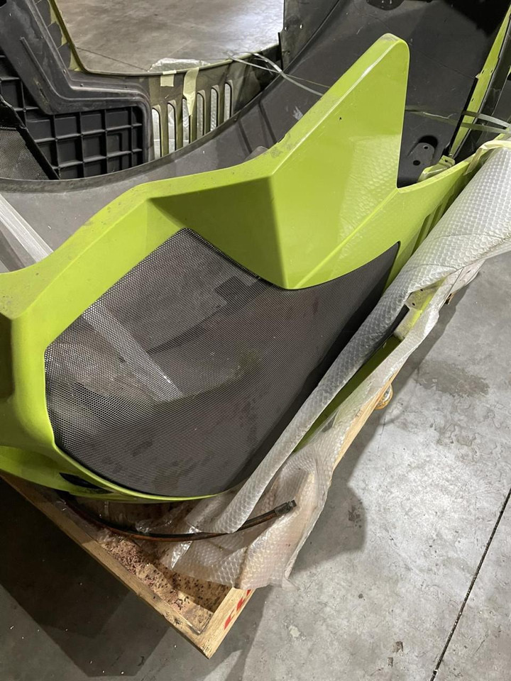 CLAAS Axion 820 Motorhaube Kotflügel Seitendeckel - قطع الغيار: صور 3 CLAAS Axion 820 Motorhaube Kotflügel Seitendeckel - قطع الغيار: صور 3