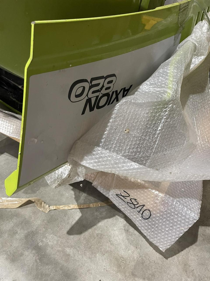 CLAAS Axion 820 Motorhaube Kotflügel Seitendeckel - قطع الغيار: صور 2 CLAAS Axion 820 Motorhaube Kotflügel Seitendeckel - قطع الغيار: صور 2