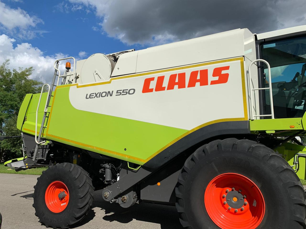 CLAAS Lexion 550 mit Schneidwerk V660, 3D und Klimaautomatik, gepflegter Zustand, Baujahr 2009 - حصادة شاملة: صور 4 CLAAS Lexion 550 mit Schneidwerk V660, 3D und Klimaautomatik, gepflegter Zustand, Baujahr 2009 - حصادة شاملة: صور 4