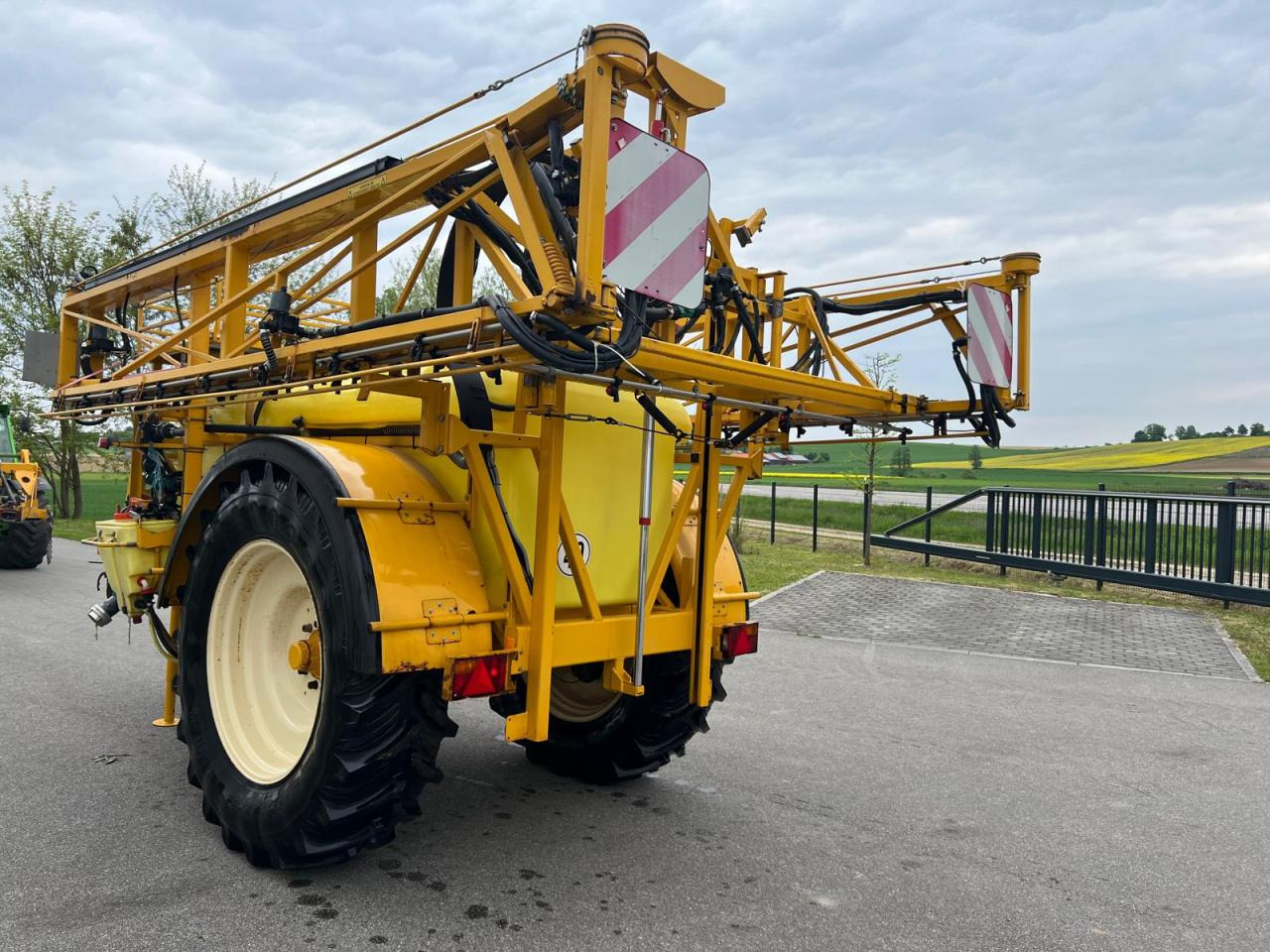 Dubex Vector 27m 3200 Liter Spritze, Baujahr 2002 - آلة الرش المقطورة: صور 3 Dubex Vector 27m 3200 Liter Spritze, Baujahr 2002 - آلة الرش المقطورة: صور 3
