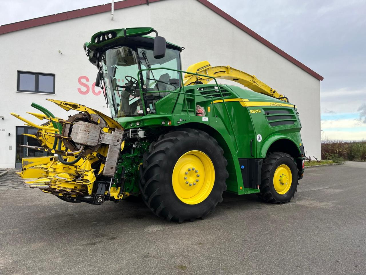 John Deere 8300i Feldhäcksler, Harvestlap, Pickup, Kemper, erst 910 Betriebsstunden, Baujahr 2018 - حصادة الأعلاف: صور 2 John Deere 8300i Feldhäcksler, Harvestlap, Pickup, Kemper, erst 910 Betriebsstunden, Baujahr 2018 - حصادة الأعلاف: صور 2