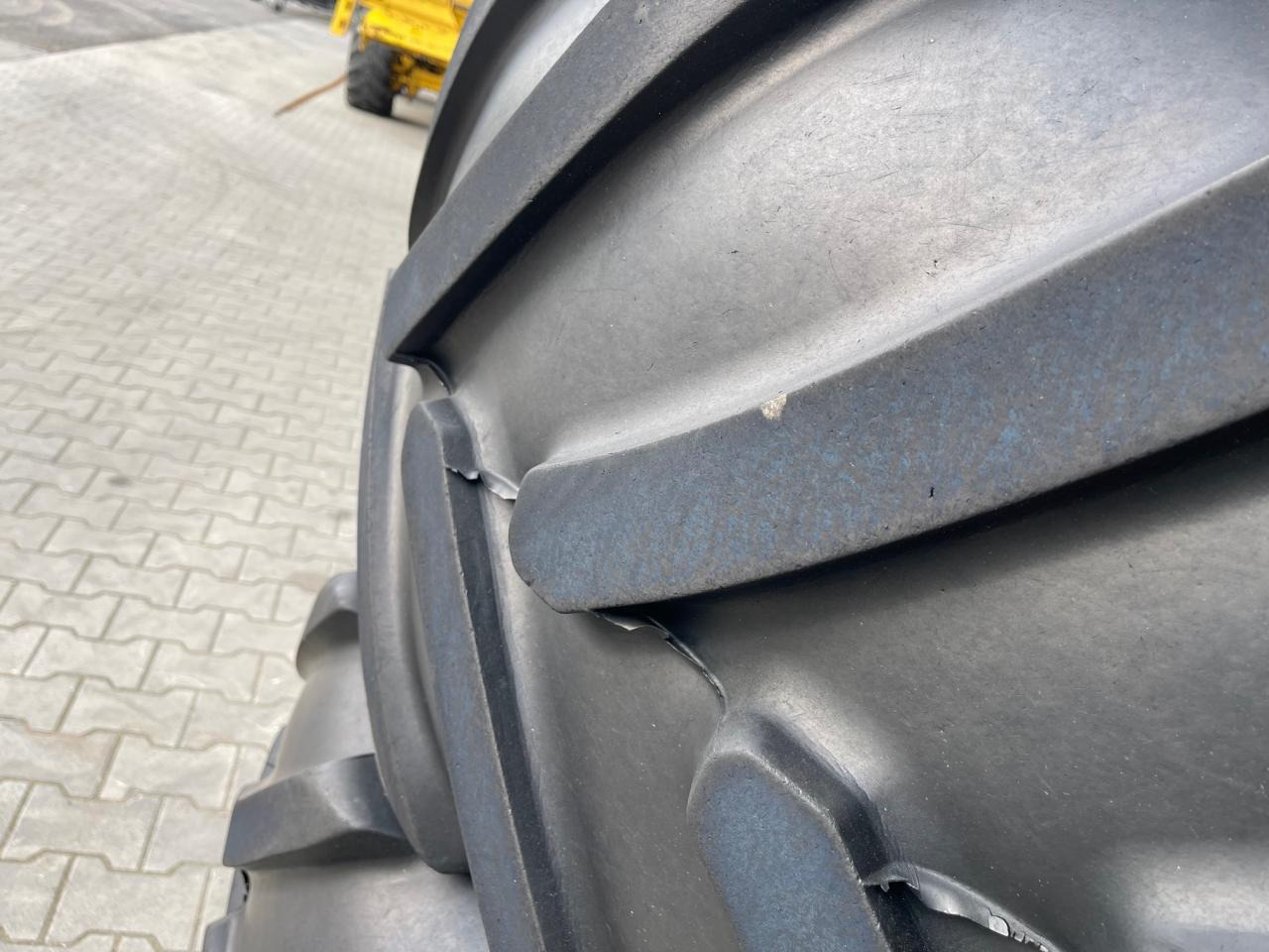 John Deere Kompletträder von 6R250, 650/65 R42 mit Bridgestone Decken aus 2019, ca. 50 % - جرار: صور 5 John Deere Kompletträder von 6R250, 650/65 R42 mit Bridgestone Decken aus 2019, ca. 50 % - جرار: صور 5