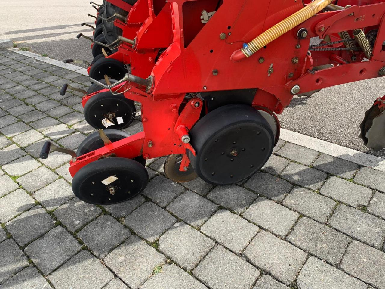 وضع البذور فى خطوط Kverneland Optima HD, mechanischer Antrieb, Reihendüngerstreuer, Visio - Säüberwachung, Baujahr 2007: صور 6 وضع البذور فى خطوط Kverneland Optima HD, mechanischer Antrieb, Reihendüngerstreuer, Visio - Säüberwachung, Baujahr 2007: صور 6