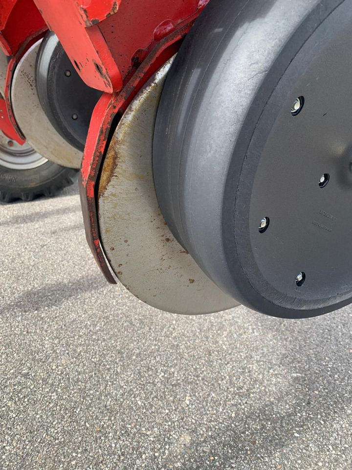 وضع البذور فى خطوط Kverneland Optima HD, mechanischer Antrieb, Reihendüngerstreuer, Visio - Säüberwachung, Baujahr 2007: صور 16 وضع البذور فى خطوط Kverneland Optima HD, mechanischer Antrieb, Reihendüngerstreuer, Visio - Säüberwachung, Baujahr 2007: صور 16