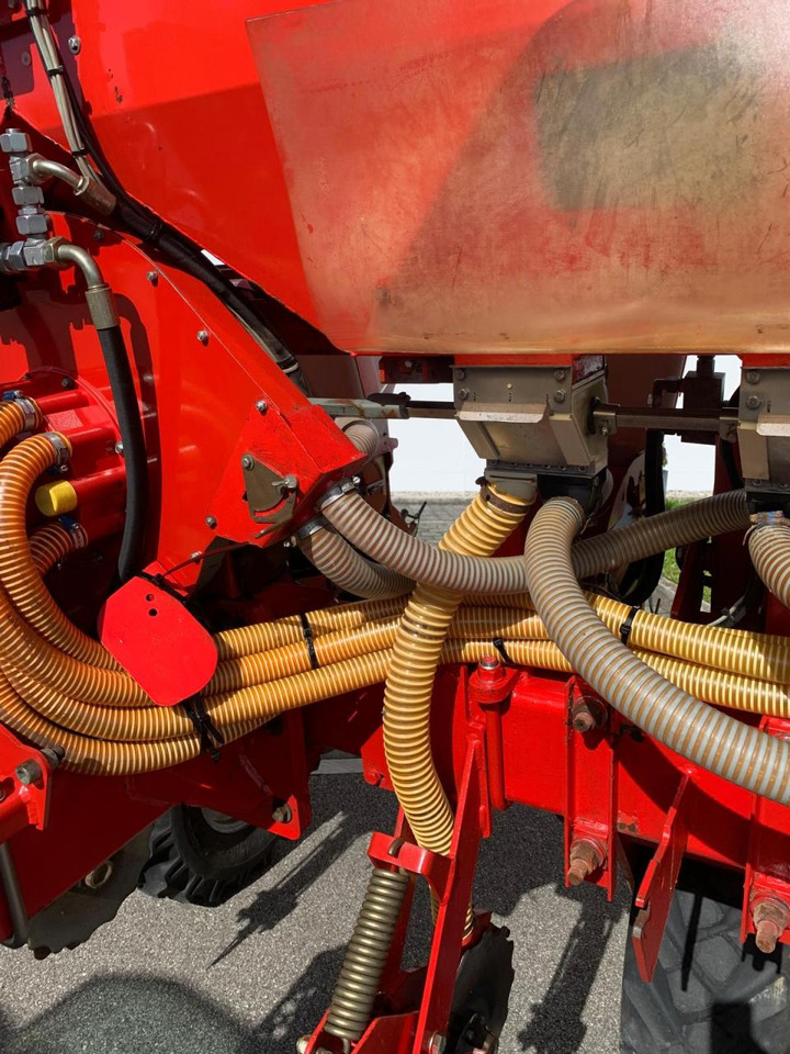 وضع البذور فى خطوط Kverneland Optima HD, mechanischer Antrieb, Reihendüngerstreuer, Visio - Säüberwachung, Baujahr 2007: صور 20 وضع البذور فى خطوط Kverneland Optima HD, mechanischer Antrieb, Reihendüngerstreuer, Visio - Säüberwachung, Baujahr 2007: صور 20