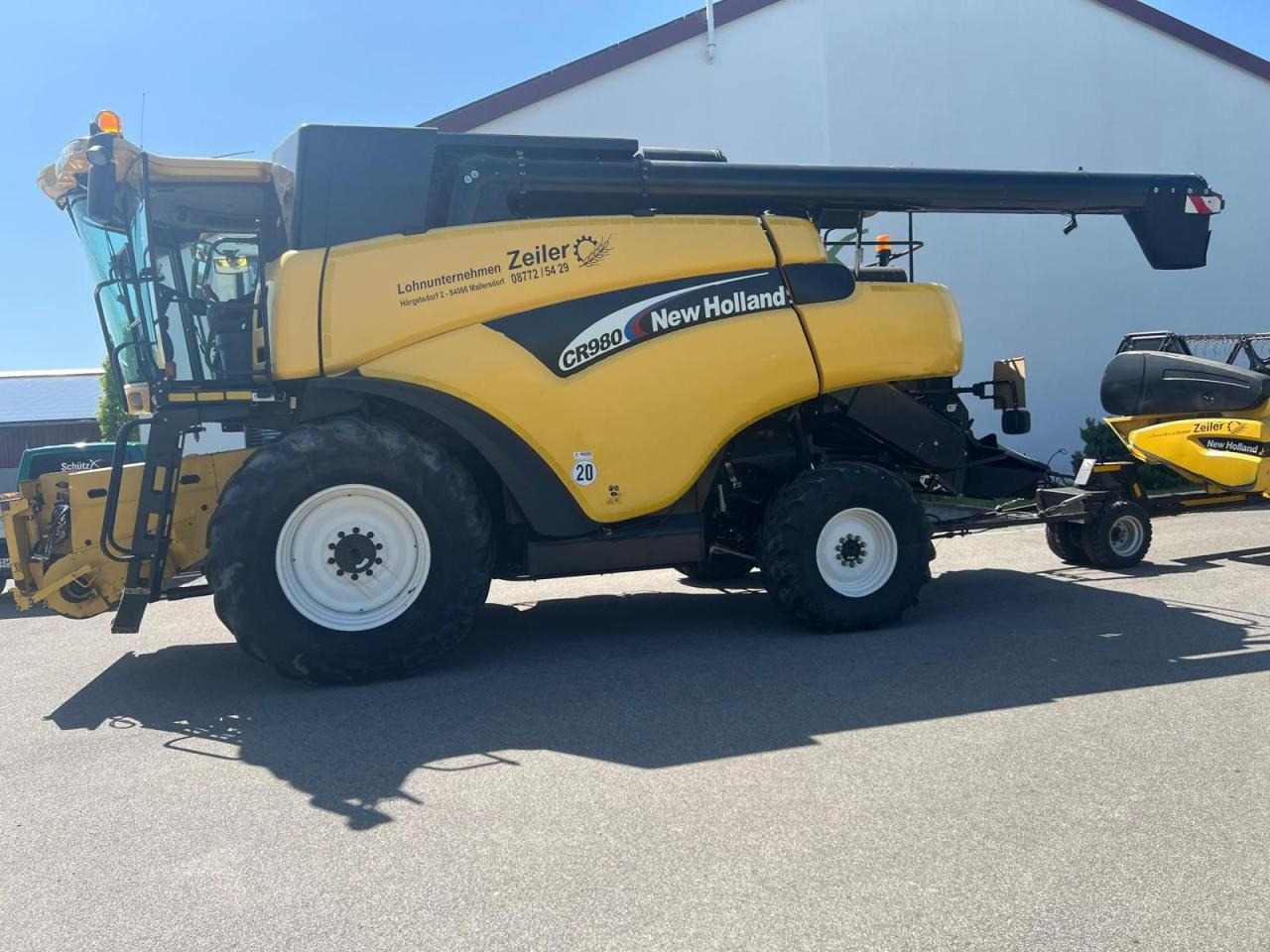 New Holland CR 980, Allrad, Maisausrüstung, Schneidwerk - حصادة شاملة: صور 2 New Holland CR 980, Allrad, Maisausrüstung, Schneidwerk - حصادة شاملة: صور 2