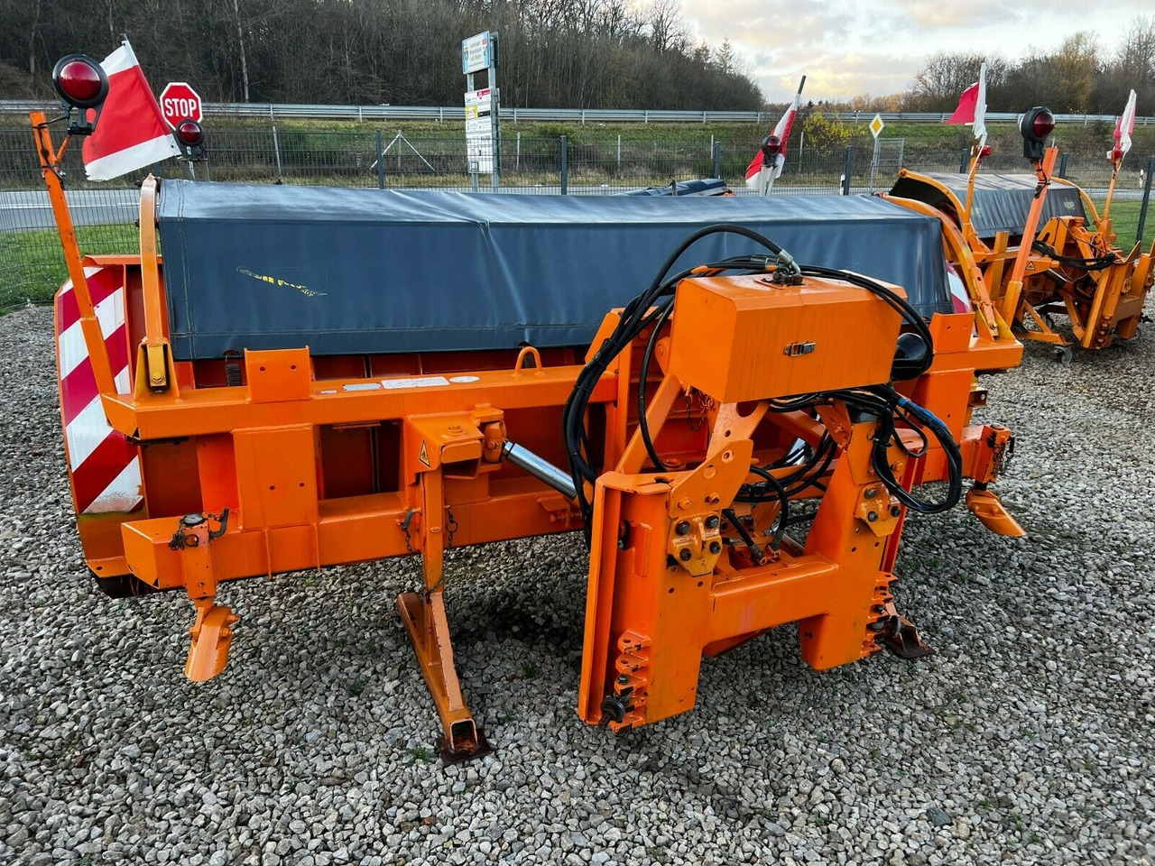 Beilhack PVF 29-4 Elektro Schneepflug Winterdien Beilhack PVF 29-4 Elektro Schneepflug Winterdien - كاسحة ثلوج - سيارة بلدية: صور 1 Beilhack PVF 29-4 Elektro Schneepflug Winterdien Beilhack PVF 29-4 Elektro Schneepflug Winterdien - كاسحة ثلوج - سيارة بلدية: صور 1