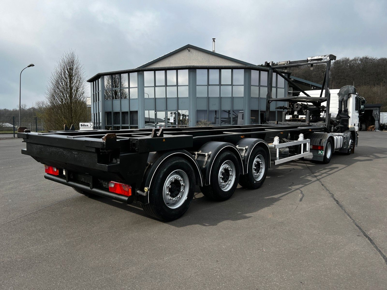 H&W 3- Achs Auflieger für Presscontainer H&W 3- Achs Auflieger für Presscontainer - شاحنات الحاويات / جسم علوي قابل للتغيير نصف مقطورة: صور 1 H&W 3- Achs Auflieger für Presscontainer H&W 3- Achs Auflieger für Presscontainer - شاحنات الحاويات / جسم علوي قابل للتغيير نصف مقطورة: صور 1
