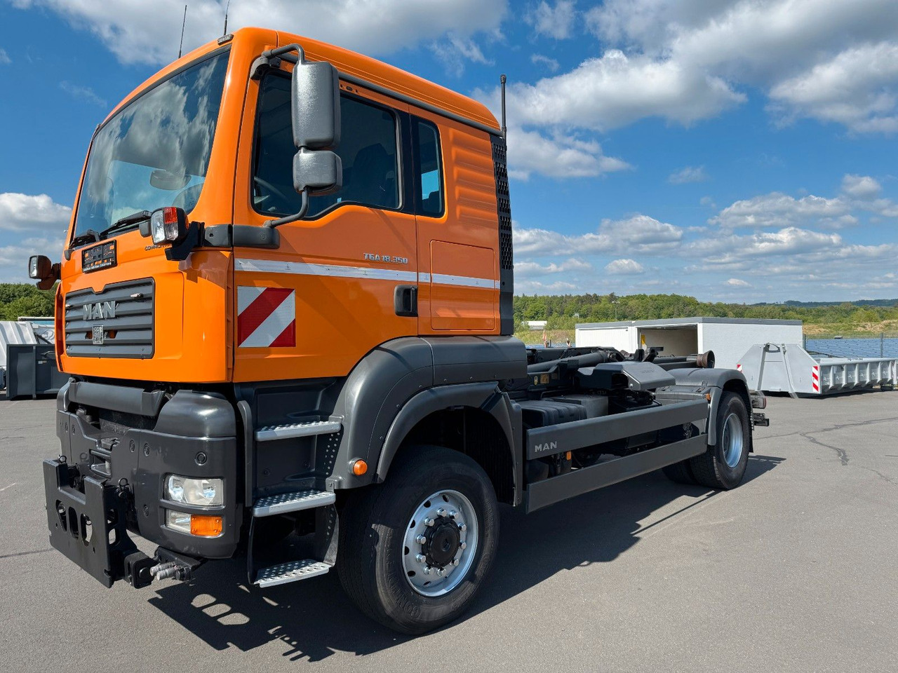 MAN TGA 18.350 4x4 Meiler Abroller RK 14.45 Winterd. - شاحنة ذات الخطاف: صور 1 MAN TGA 18.350 4x4 Meiler Abroller RK 14.45 Winterd. - شاحنة ذات الخطاف: صور 1