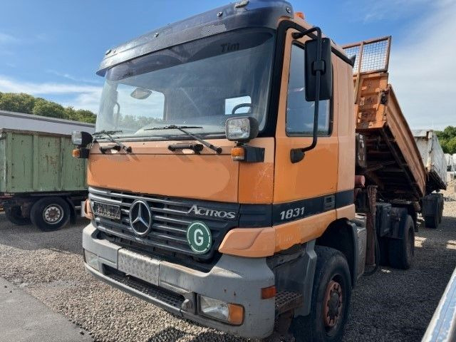 Mercedes-Benz Actros 1831 4x4 Kipper - Kran- Kupplung- Blattfe - قلابات, شاحنة كرين: صور 3 Mercedes-Benz Actros 1831 4x4 Kipper - Kran- Kupplung- Blattfe - قلابات, شاحنة كرين: صور 3