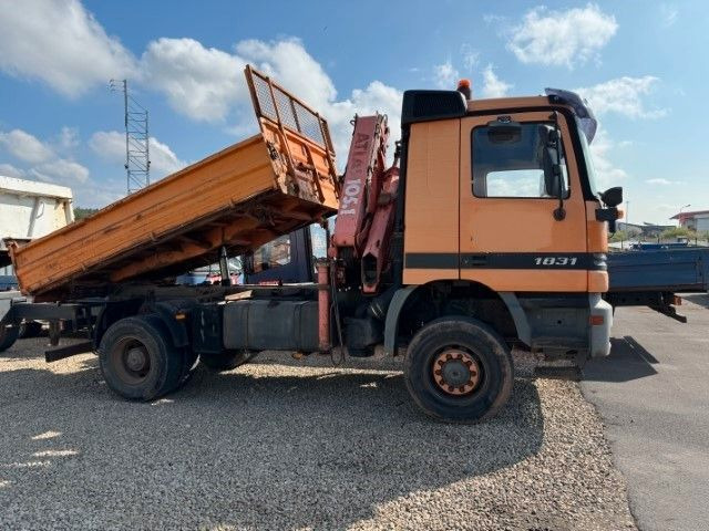 Mercedes-Benz Actros 1831 4x4 Kipper - Kran- Kupplung- Blattfe - قلابات, شاحنة كرين: صور 1 Mercedes-Benz Actros 1831 4x4 Kipper - Kran- Kupplung- Blattfe - قلابات, شاحنة كرين: صور 1