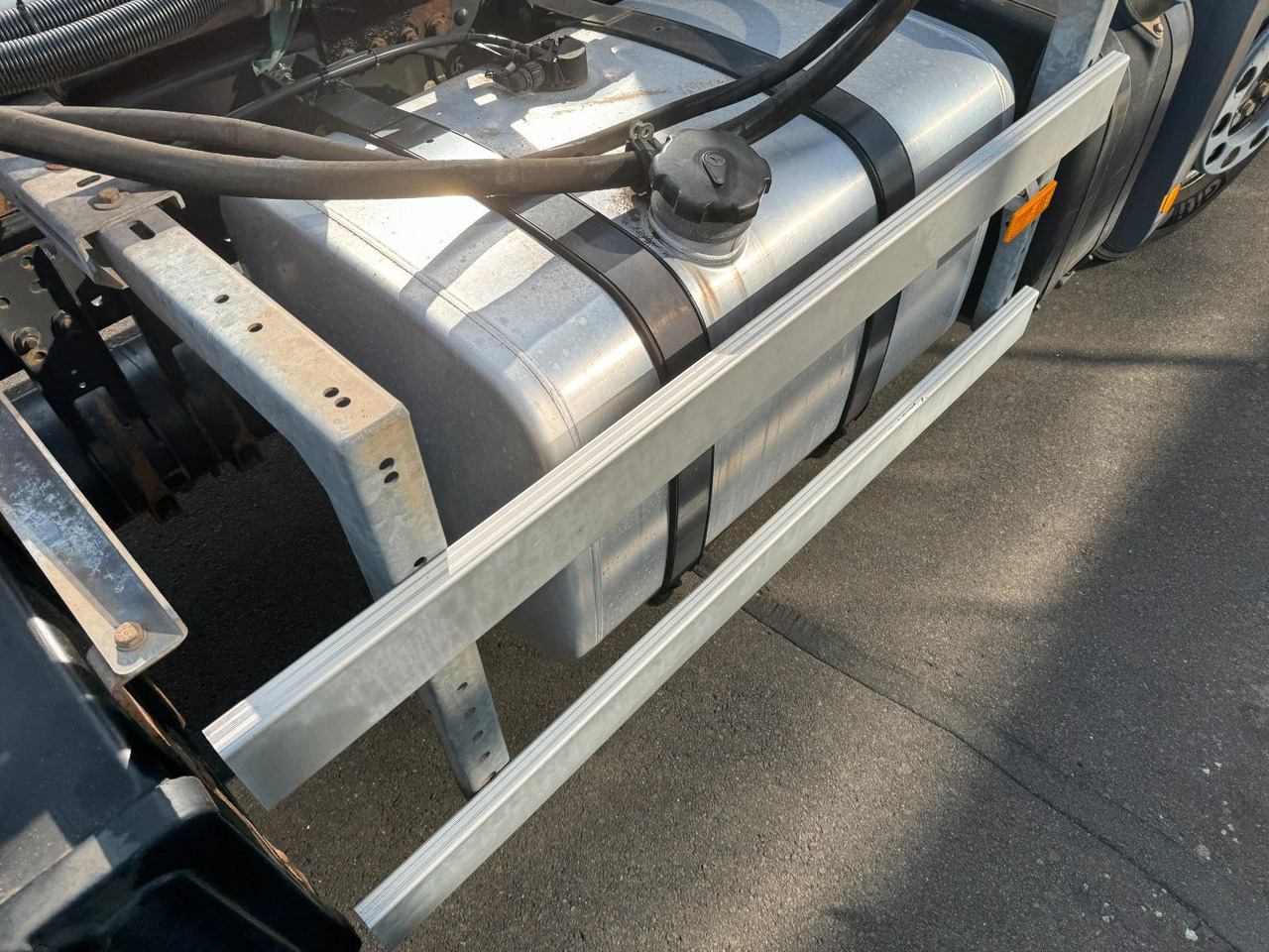 Mercedes-Benz Actros 1832 MP 3 Mercedes-Benz Actros 1832 MP 3 - الشاسيه شاحنة: صور 5 Mercedes-Benz Actros 1832 MP 3 Mercedes-Benz Actros 1832 MP 3 - الشاسيه شاحنة: صور 5