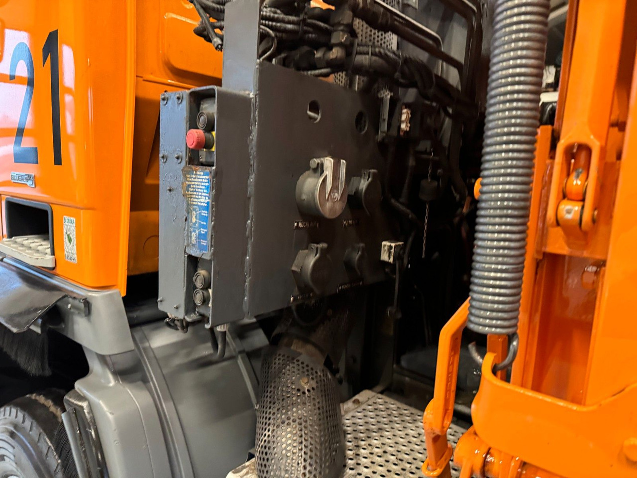 Mercedes-Benz Actros 2036 4x4 DautelWechselsystem Winterdienst Mercedes-Benz Actros 2036 4x4 DautelWechselsystem Winterdienst - قلابات: صور 5 Mercedes-Benz Actros 2036 4x4 DautelWechselsystem Winterdienst Mercedes-Benz Actros 2036 4x4 DautelWechselsystem Winterdienst - قلابات: صور 5