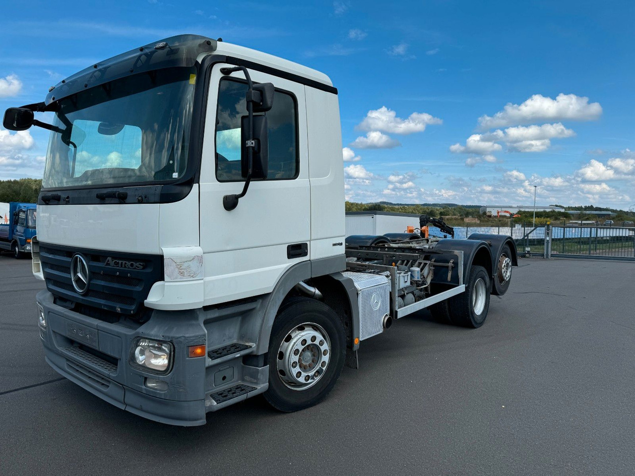 Mercedes-Benz Actros 2532 6x2 Fahrgestell Liftachse Lenkachse Mercedes-Benz Actros 2532 6x2 Fahrgestell Liftachse Lenkachse - الشاسيه شاحنة: صور 1 Mercedes-Benz Actros 2532 6x2 Fahrgestell Liftachse Lenkachse Mercedes-Benz Actros 2532 6x2 Fahrgestell Liftachse Lenkachse - الشاسيه شاحنة: صور 1