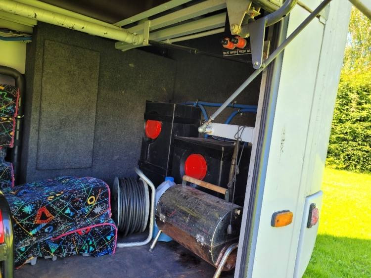 VOLVO B12M BERKHOF AXIAL70 MOTORHOME KLIMA 3.2003 - سياحية حافلة: صور 4 VOLVO B12M BERKHOF AXIAL70 MOTORHOME KLIMA 3.2003 - سياحية حافلة: صور 4