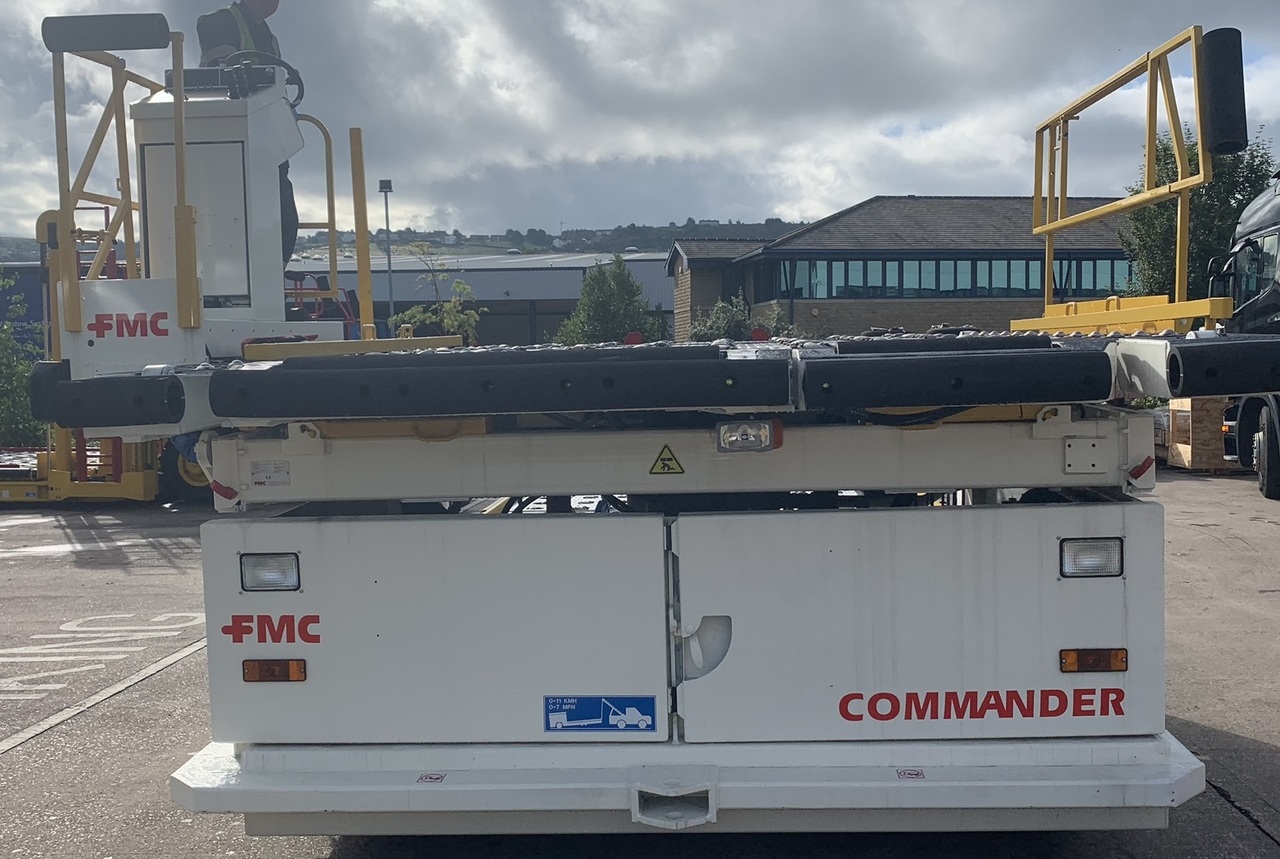 Lower Deck Loader 7 tons FMC  Commander 15 - محملات الحاويات والمنصات النقالة: صور 1 Lower Deck Loader 7 tons FMC  Commander 15 - محملات الحاويات والمنصات النقالة: صور 1