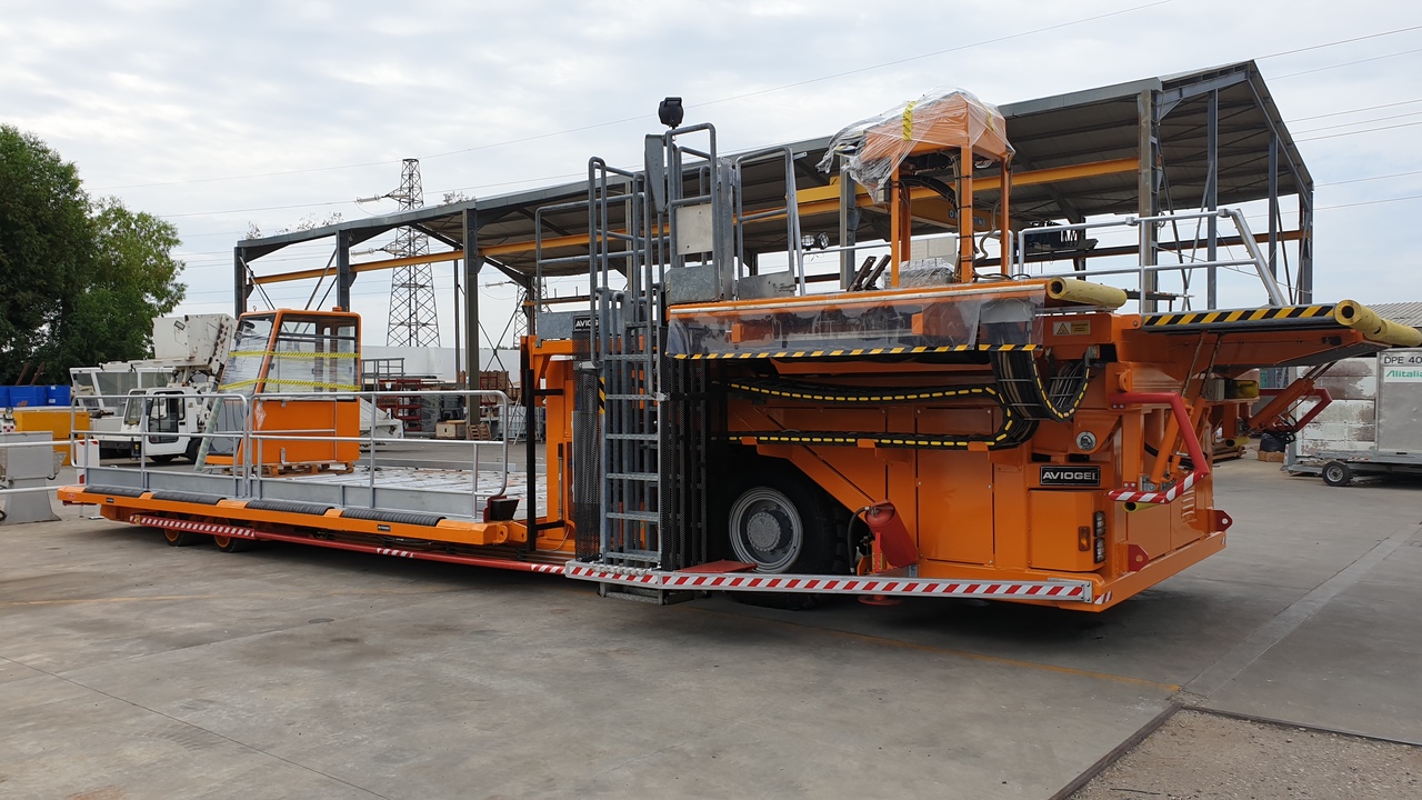 Main Deck Loader Aviogei 20 tons 2PU2000 - محملات الحاويات والمنصات النقالة: صور 4 Main Deck Loader Aviogei 20 tons 2PU2000 - محملات الحاويات والمنصات النقالة: صور 4