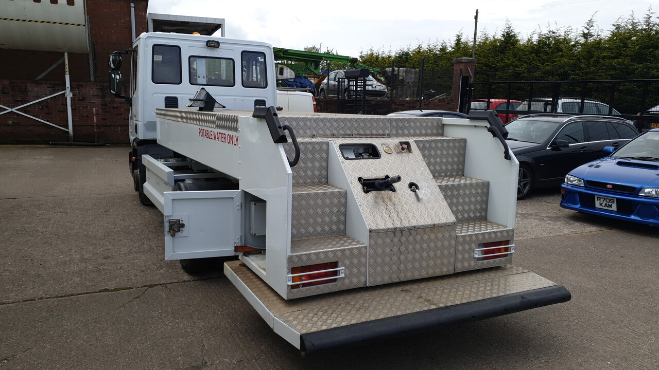 Mallaghan Water truck WSU 3000 on IVECO - معدات الدعم الأرضي: صور 2 Mallaghan Water truck WSU 3000 on IVECO - معدات الدعم الأرضي: صور 2