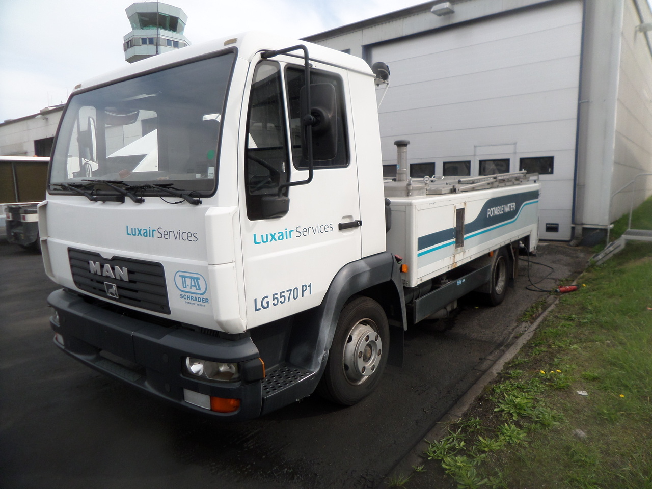 Schrader Water truck WSU 3000 MAN - معدات الدعم الأرضي: صور 1 Schrader Water truck WSU 3000 MAN - معدات الدعم الأرضي: صور 1