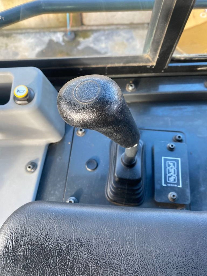 بلدوزر Komatsu D 61 PXi-24: صور 16 بلدوزر Komatsu D 61 PXi-24: صور 16