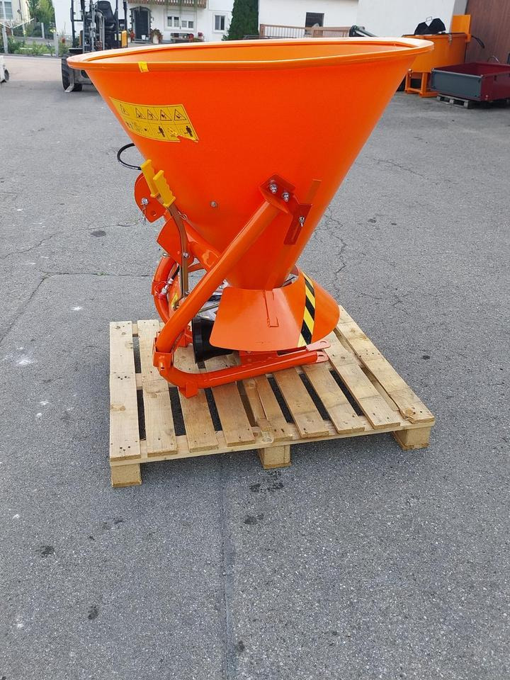 Salzstreuer 200l-500l Sand Splitt Schlepper Traktor Winterdienst - الرمال مفرشة: صور 5 Salzstreuer 200l-500l Sand Splitt Schlepper Traktor Winterdienst - الرمال مفرشة: صور 5