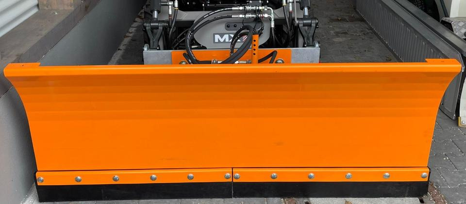 Schneeschild 1,8m MX Yanmar Solis Kommunal Traktor Hoflader - كاسحة ثلوج: صور 2 Schneeschild 1,8m MX Yanmar Solis Kommunal Traktor Hoflader - كاسحة ثلوج: صور 2