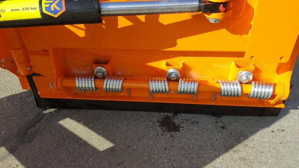 Schneeschild Vario 1,8m Schlepper Radlader Hoflader Schäffer - كاسحة ثلوج: صور 5 Schneeschild Vario 1,8m Schlepper Radlader Hoflader Schäffer - كاسحة ثلوج: صور 5