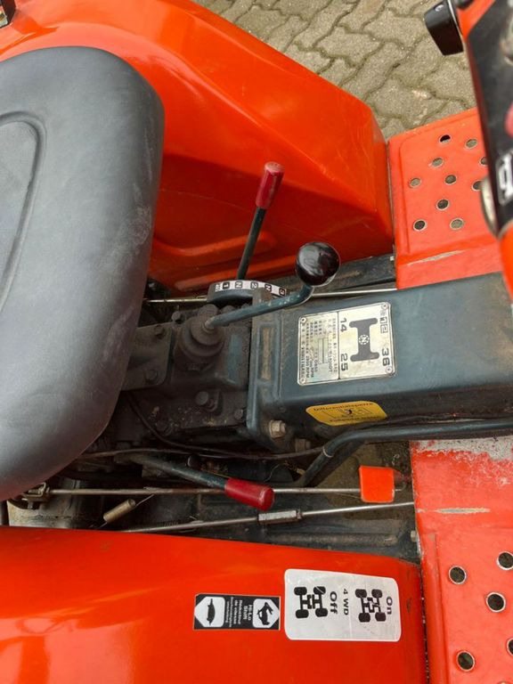 جرار Kubota Trecker 1400 Diverse mit Zapfwelle am Heck und H: صور 9