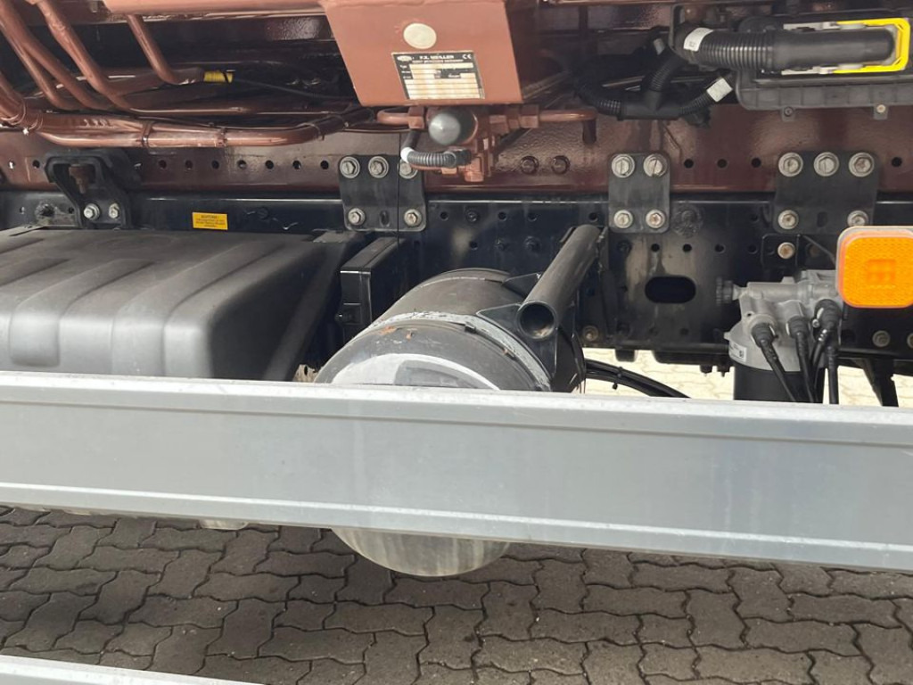 MAN TG-M 18.320 4x2 Absetzkipper Meiller, Funk - شاحنات قابلة للفك شاحنة: صور 4 MAN TG-M 18.320 4x2 Absetzkipper Meiller, Funk - شاحنات قابلة للفك شاحنة: صور 4
