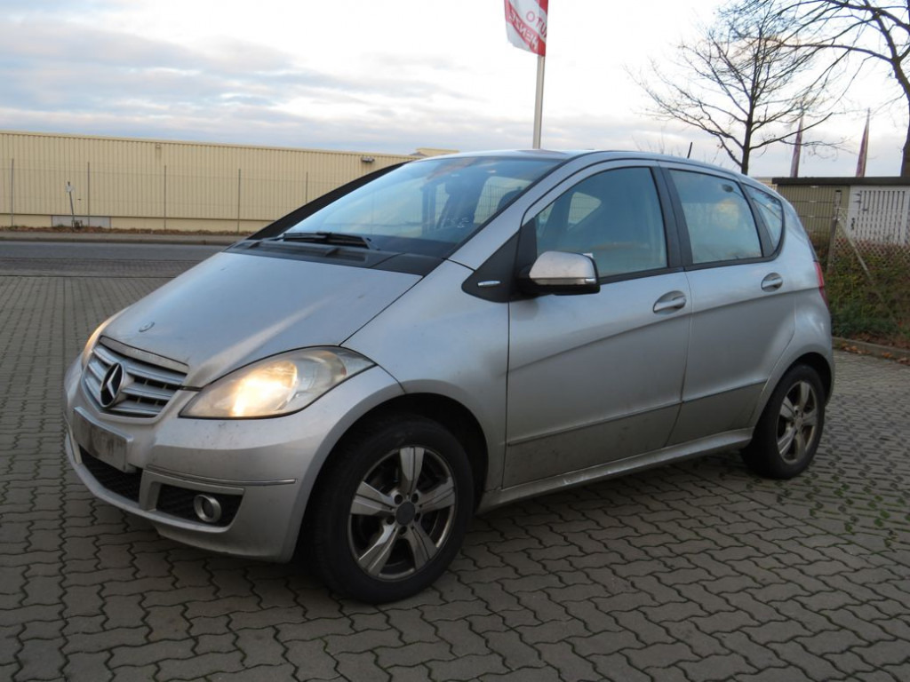 MERCEDES-BENZ A-Klasse 200 Avantgarde PKW - شاحنة: صور 1 MERCEDES-BENZ A-Klasse 200 Avantgarde PKW - شاحنة: صور 1